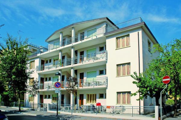 Residenza Valcris Apartment Lignano Sabbiadoro Luaran gambar